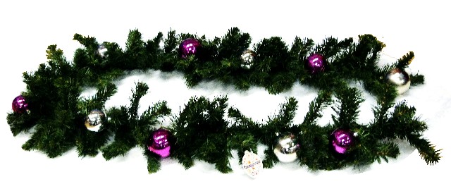 Новогодняя гирлянда хвойная, украшенная шарами 2-х цветов, длина 200 см, 130 веток (6,3см), 4 цвета, артикул Н88662, фирм Снегурочка, хвойное украшение для новогоднего оформления залов, помещений ресторанов, украсить на новый год